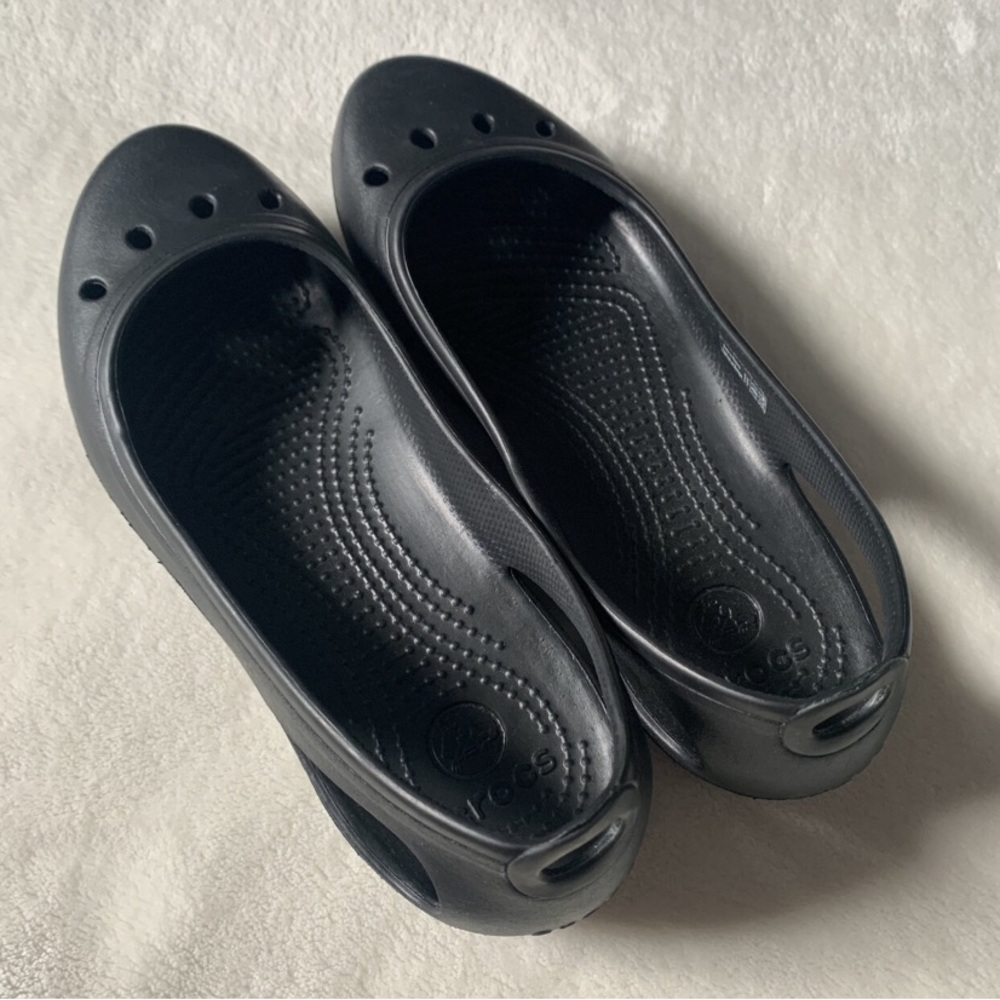 Crocs Women's Black Flats Size 7 - Picture 7 of 9